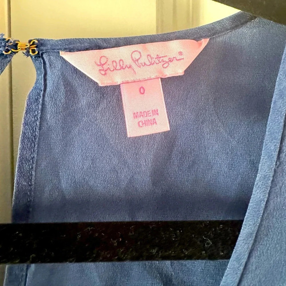 Lilly Pulitzer Silk Bell Sleeve Dress Navy Floral V-Neck Size S - Minor Flaws - Picture 4 of 6